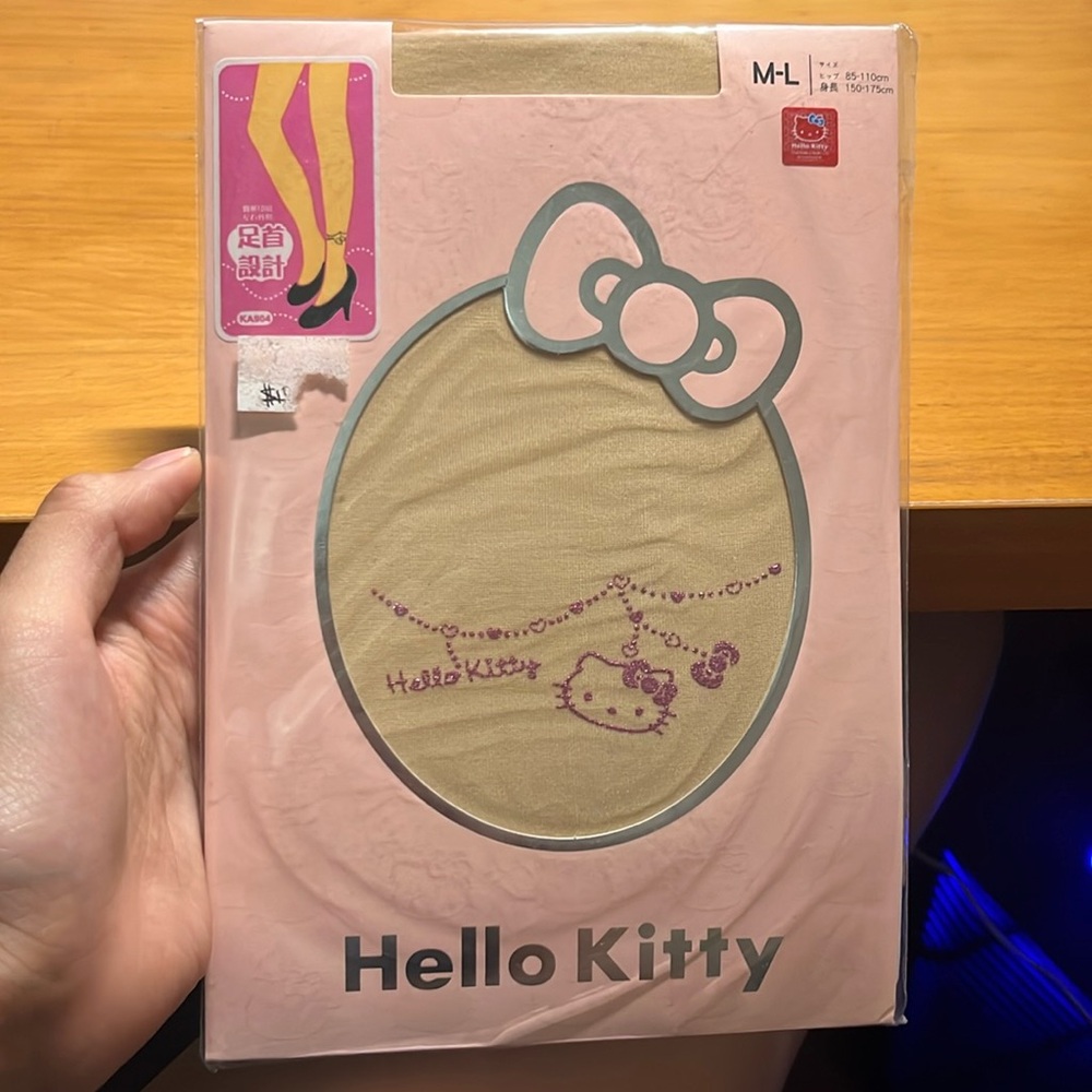Hello Kitty tights run from small to large